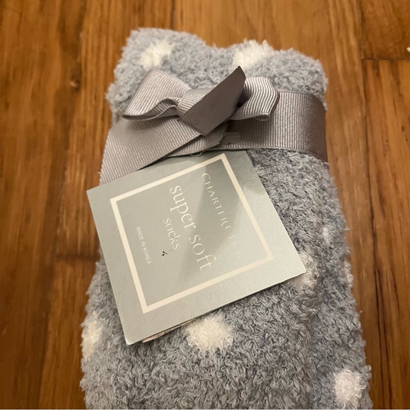 NWT! Charter Club Super Soft Fuzzy Socks in Gray w/ White Polka Dots - One Size - Picture 3 of 4